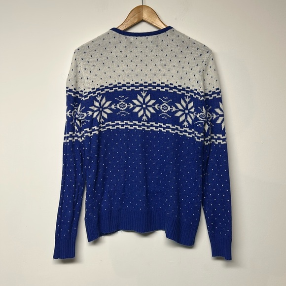 Liz Claiborne Petite Large Snowflake Sweater - Picture 5 of 9